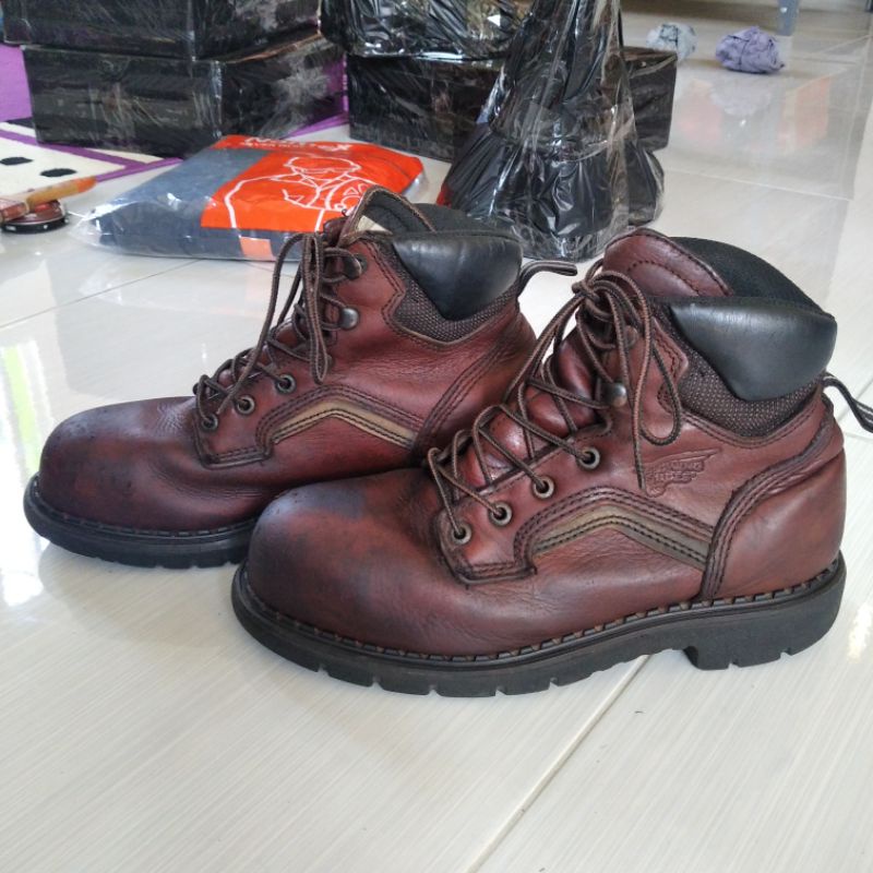 Detail Gambar Sepatu Safety Red Wing Nomer 33