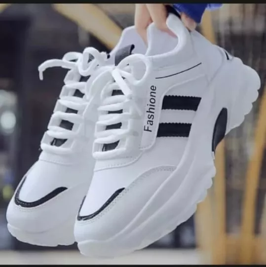 Detail Gambar Sepatu Sneakers Wanita Terbaru Nomer 2