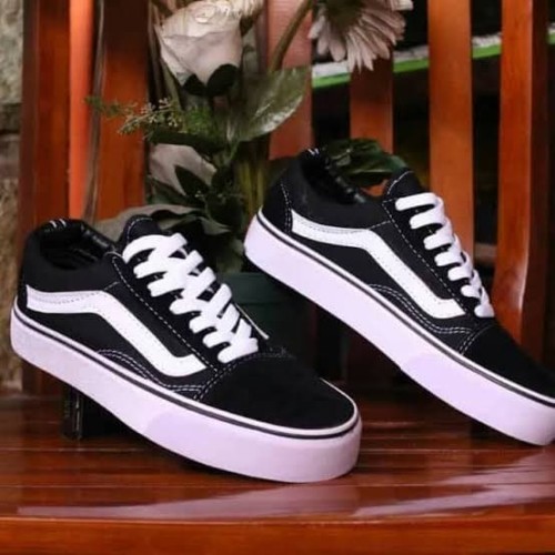 Detail Gambar Sepatu Vans Hitam Nomer 3