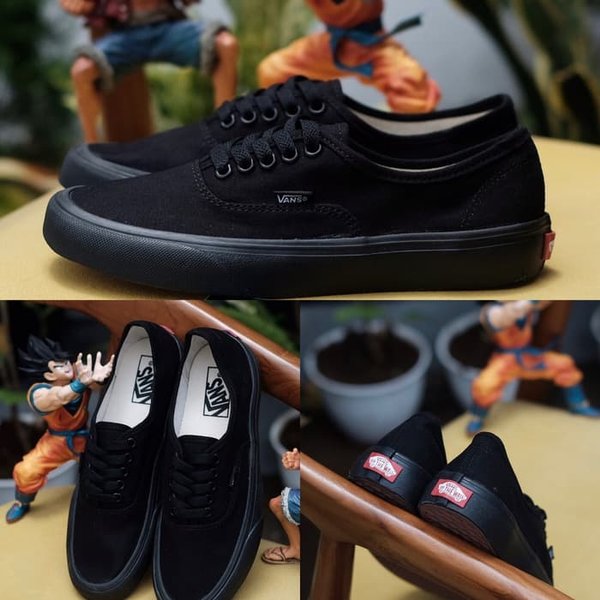 Detail Gambar Sepatu Vans Hitam Nomer 21