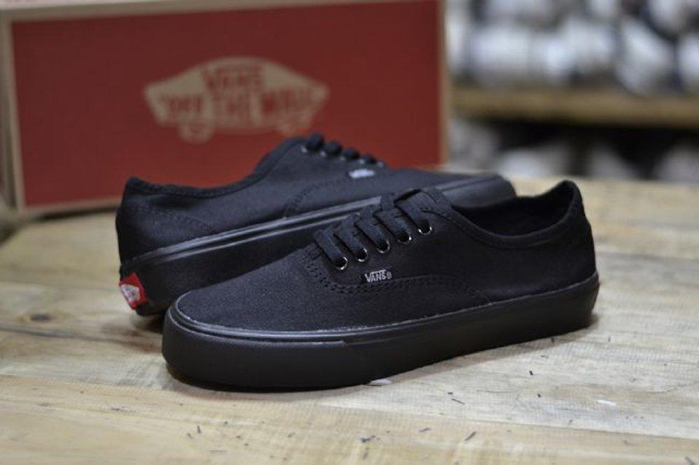 Detail Gambar Sepatu Vans Hitam Nomer 56