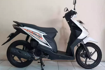 Detail Gambar Sepeda Motor Beat Di Garasi Rumah Nomer 12