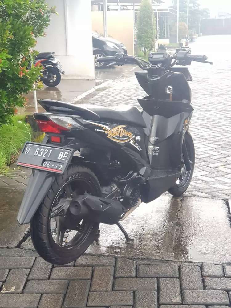 Detail Gambar Sepeda Motor Beat Di Garasi Rumah Nomer 18