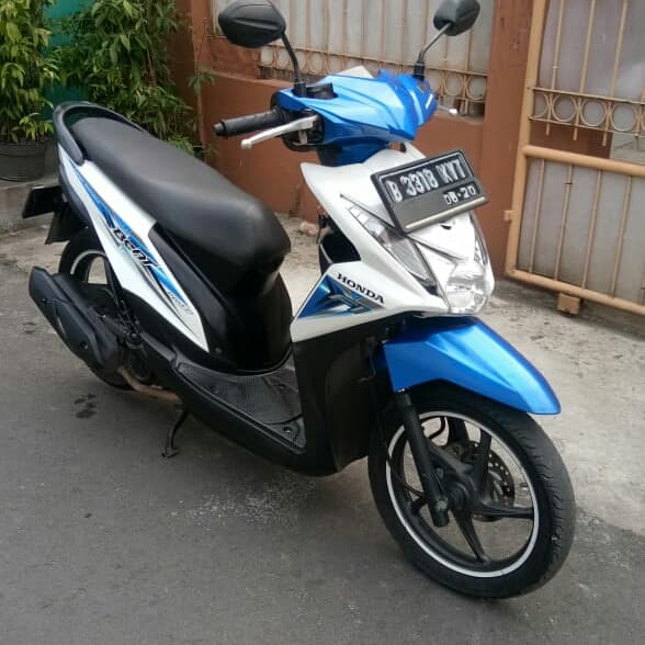 Detail Gambar Sepeda Motor Beat Di Garasi Rumah Nomer 7