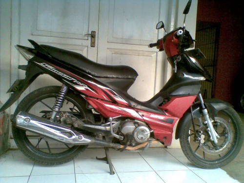 Detail Gambar Sepeda Motor Suzuki 125 2008 Hitam Nomer 12