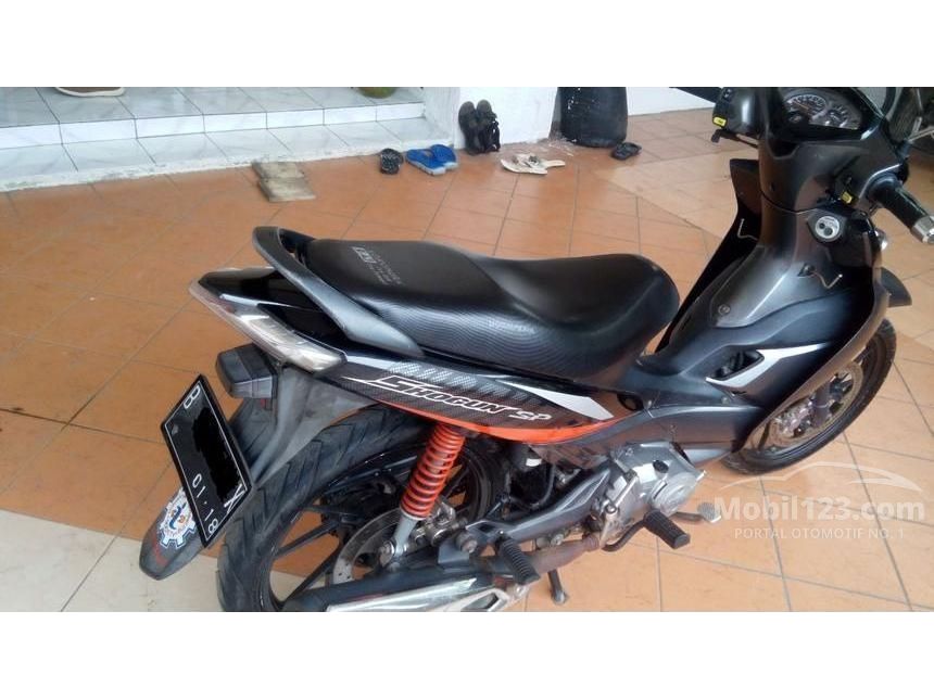 Detail Gambar Sepeda Motor Suzuki 125 2008 Hitam Nomer 18