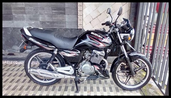 Detail Gambar Sepeda Motor Suzuki 125 2008 Hitam Nomer 6