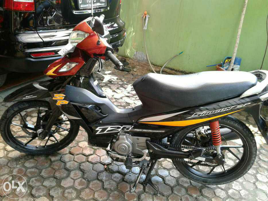 Detail Gambar Sepeda Motor Suzuki 125 2008 Hitam Nomer 50