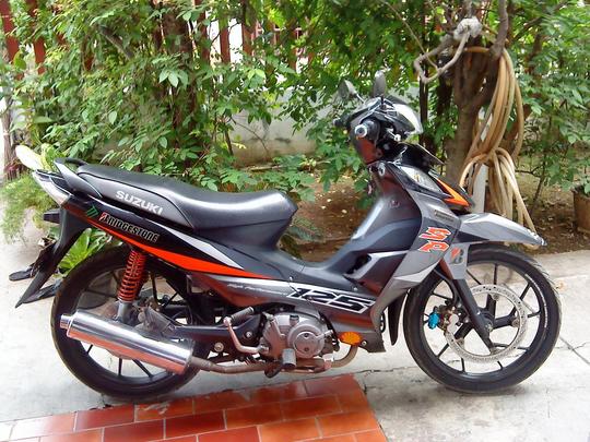 Detail Gambar Sepeda Motor Suzuki 125 2008 Hitam Nomer 9