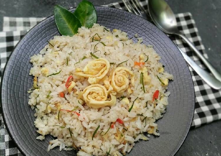 Detail Gambar Sepiring Nasi Goreng Nomer 41