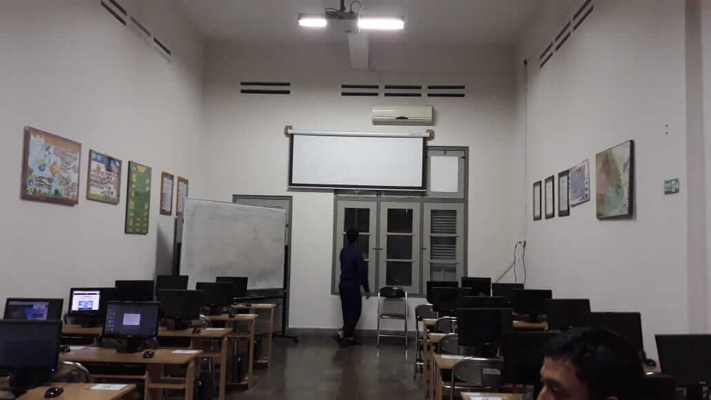 Detail Gambar Seting Ruang Komputer Nomer 20