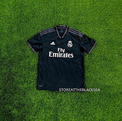 Detail Gambar Shirt Real Madrid 2018 Nomer 2