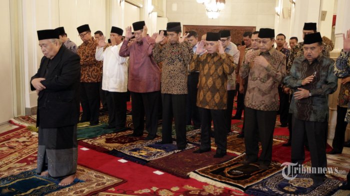 Detail Gambar Sholat Berjamaah Nomer 12