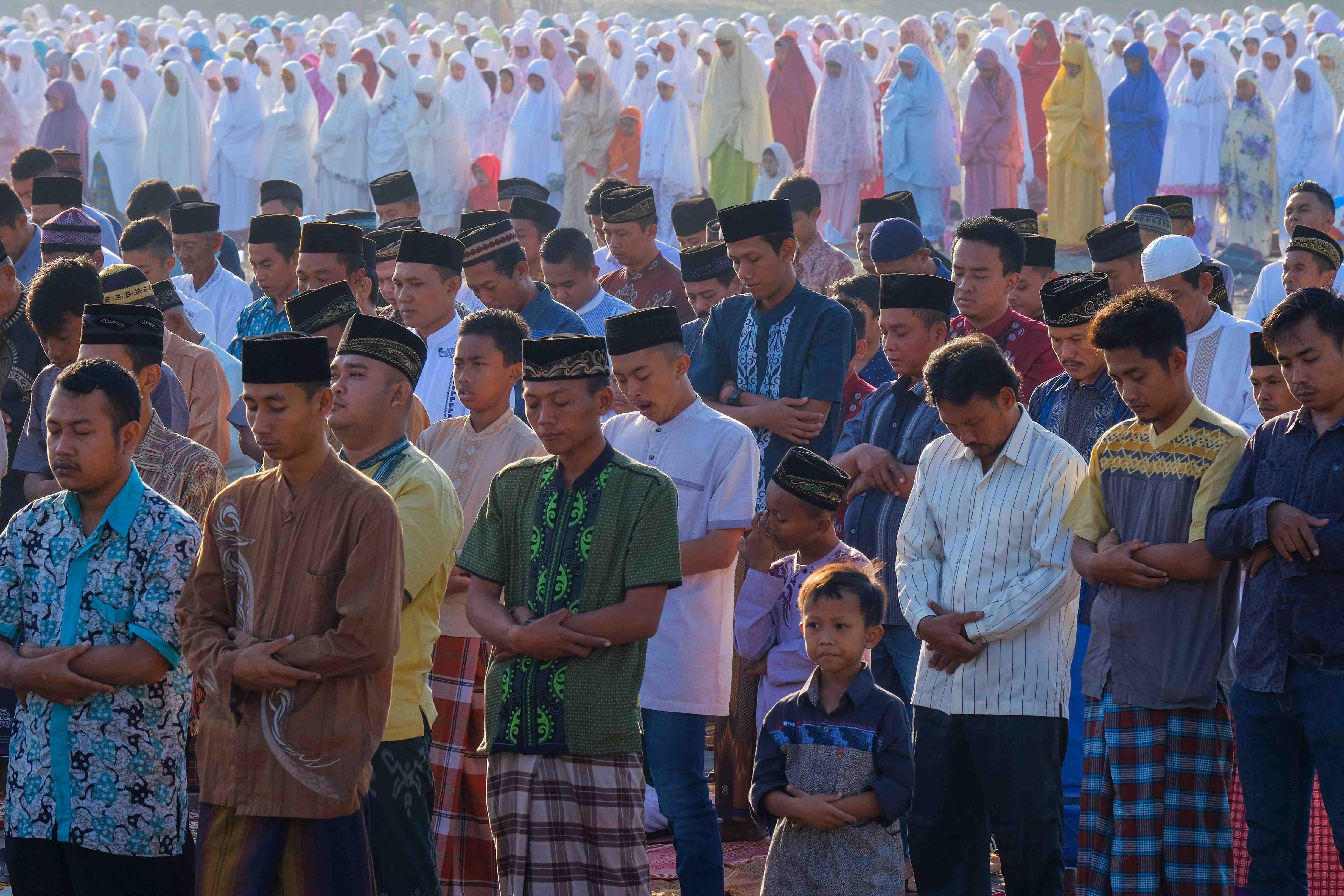 Detail Gambar Sholat Berjamaah Nomer 37