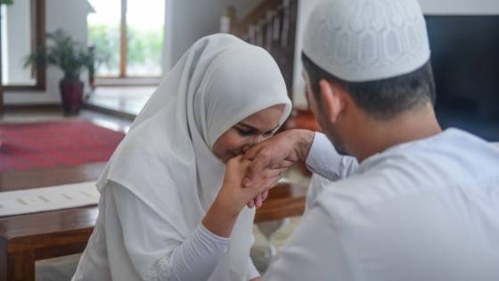 Detail Gambar Sholat Berjamaah Dengan Pasangan Nomer 46