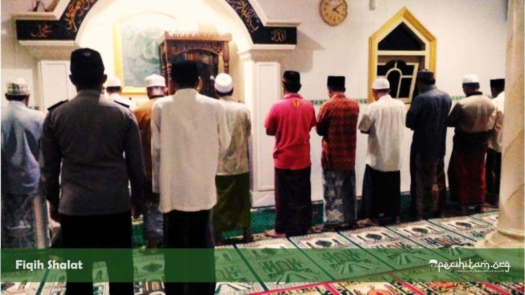 Detail Gambar Sholat Berjamaah Dengan Pasangan Nomer 52