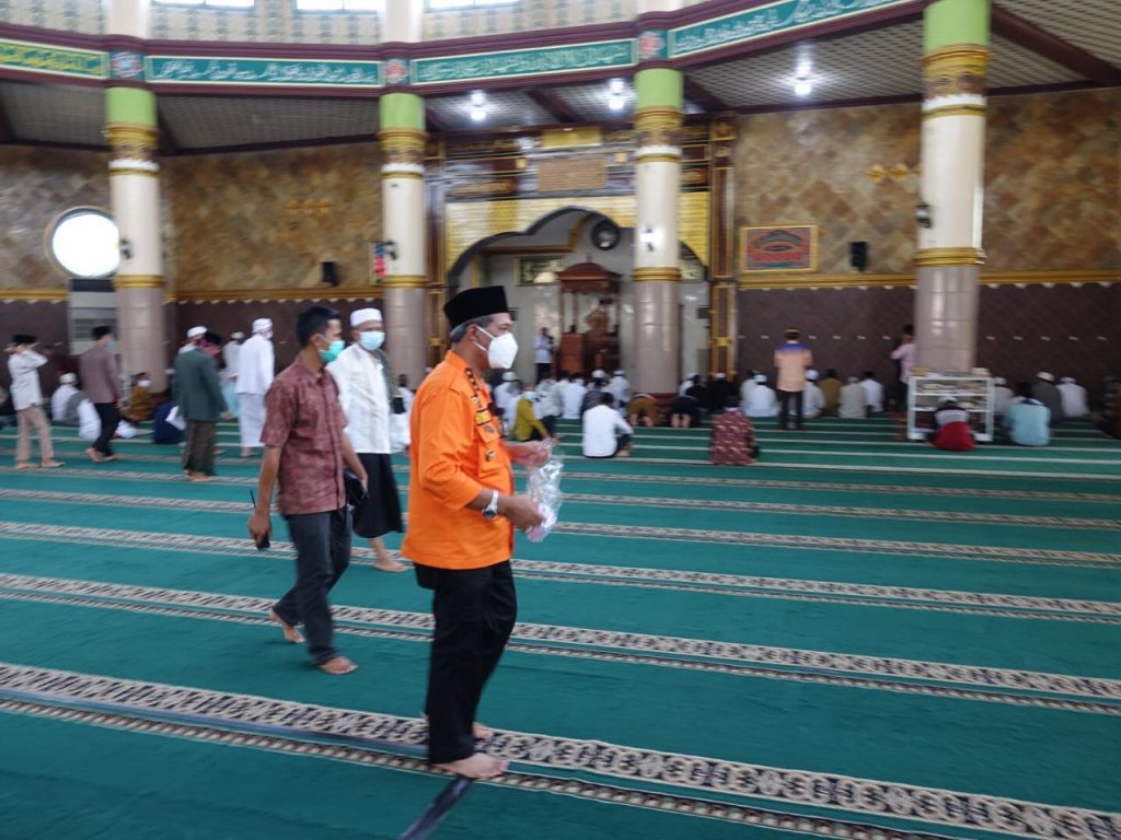 Detail Gambar Sholat Berjamaah Di Masjid Istiqlal Nomer 45