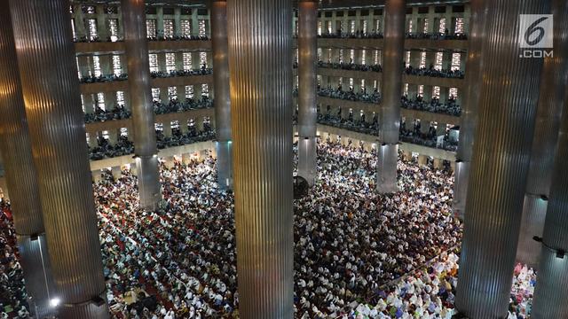 Detail Gambar Sholat Berjamaah Di Masjid Istiqlal Nomer 49