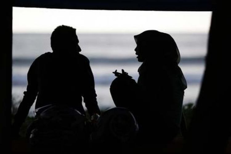 Detail Gambar Siluet Orang Berdua Wanita Nomer 22