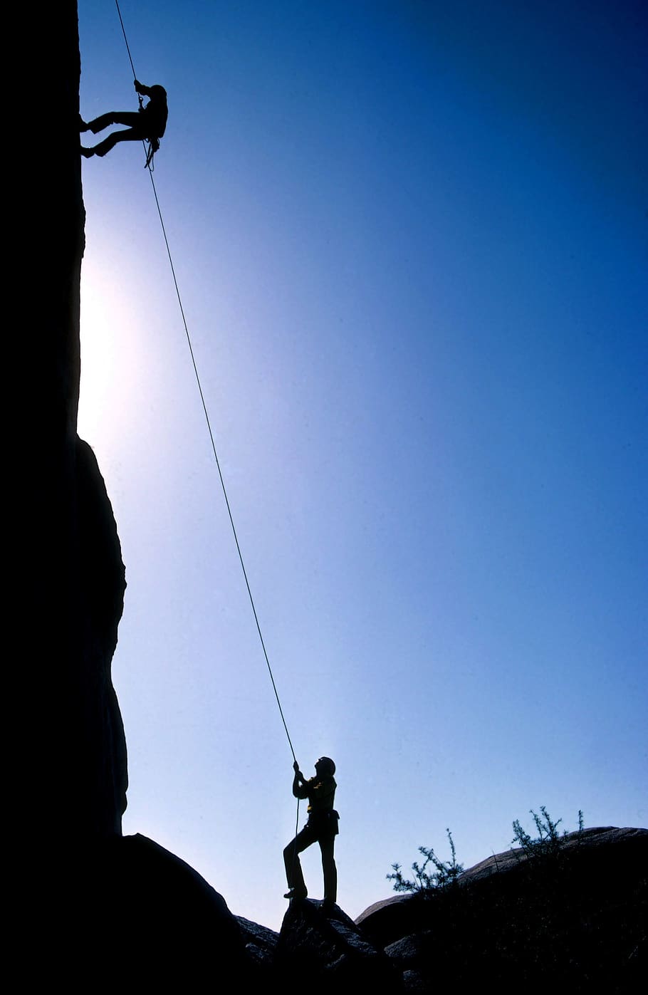 Detail Gambar Siluet Pendaki Gunung Nomer 50