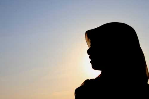 Detail Gambar Siluet Wanita Muslim Nomer 39