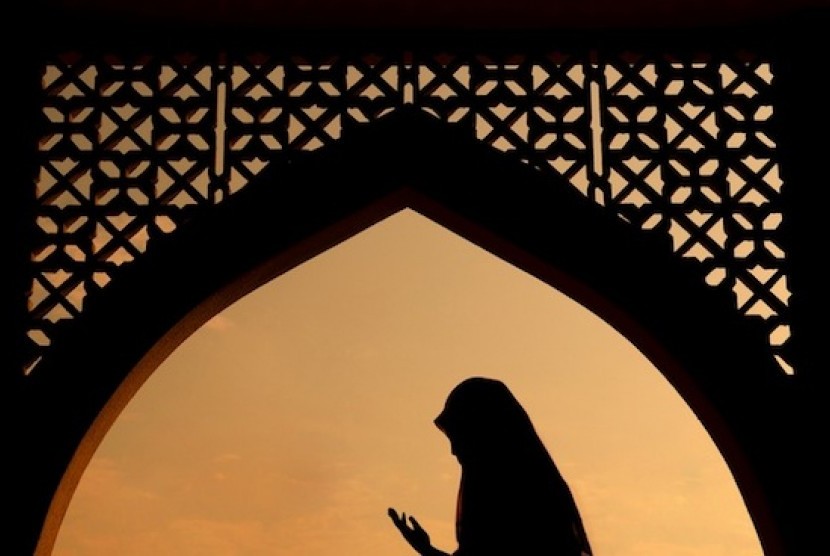 Detail Gambar Siluet Wanita Muslim Nomer 10