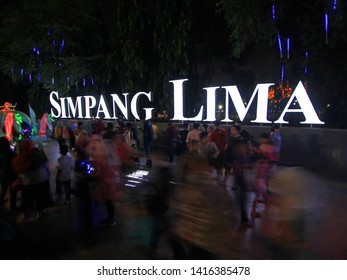 Detail Gambar Simpang Lima Semarang Nomer 55