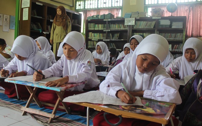 Detail Gambar Siswa Belajar Nomer 43