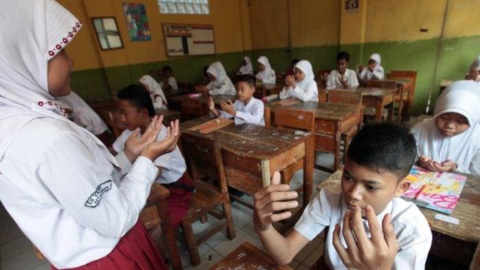 Detail Gambar Siswa Berdoa Sebelum Belajar Nomer 2