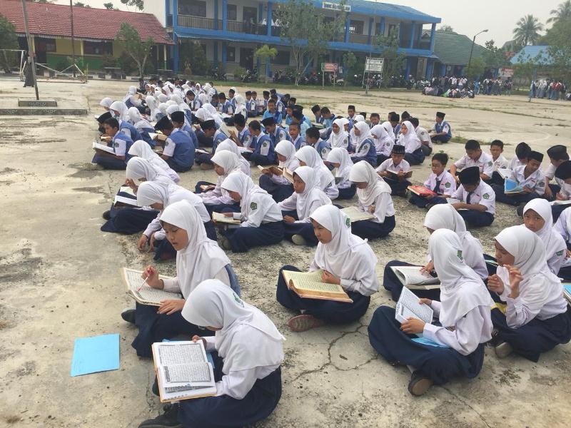 Detail Gambar Siswa Berdoa Sebelum Belajar Nomer 31