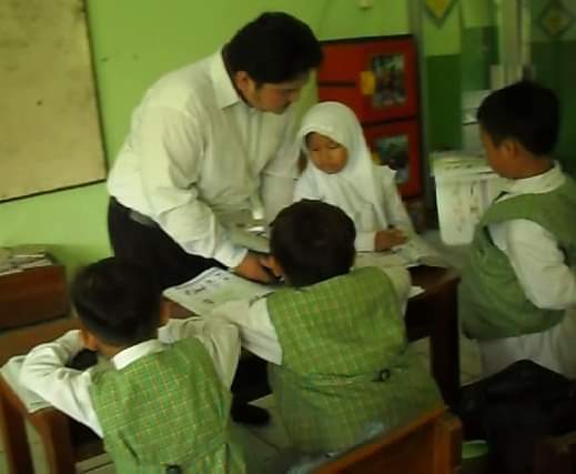 Detail Gambar Siswa Berdoa Sebelum Belajar Nomer 51