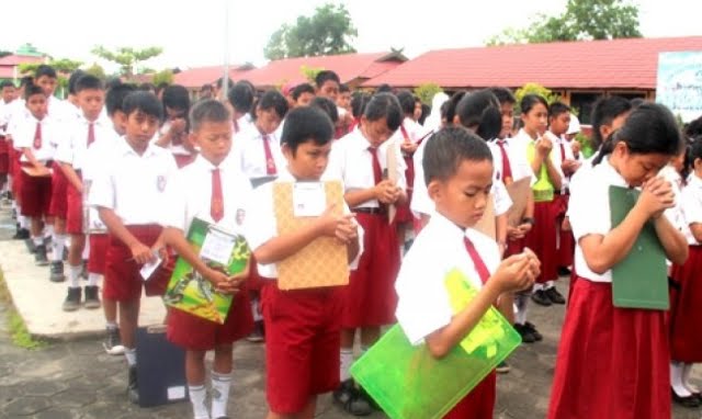 Detail Gambar Siswa Berdoa Sebelum Belajar Nomer 10