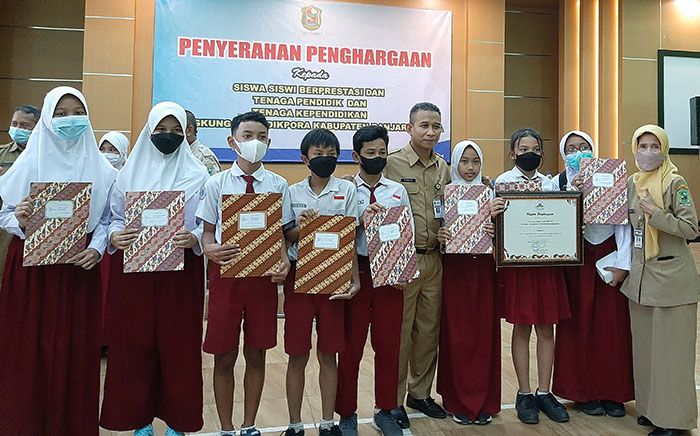 Download Gambar Siswa Berprestasi Nomer 48