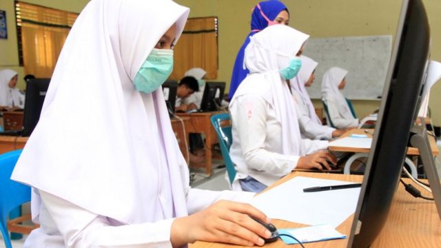 Download Gambar Siswa Sedang Ujian Komputer Nomer 36