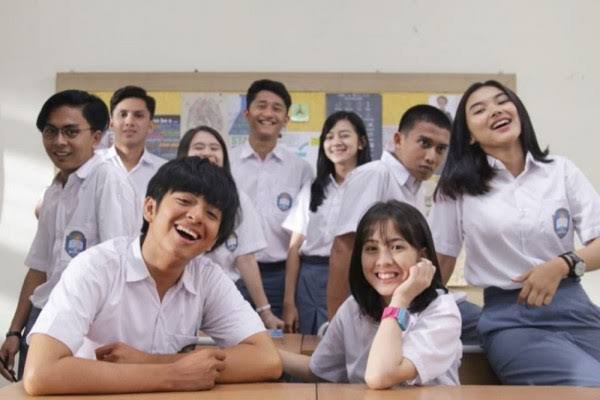 Detail Gambar Siswa Yang Berdoa Dengan Becanda Nomer 44