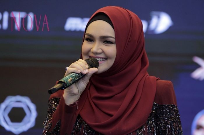 Detail Gambar Siti Nurhaliza Menyanyi Nomer 2