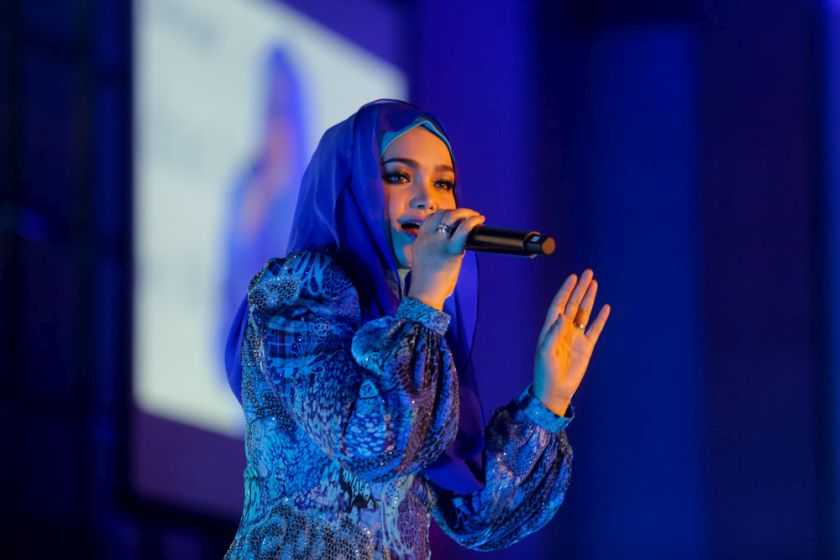 Detail Gambar Siti Nurhaliza Menyanyi Nomer 15