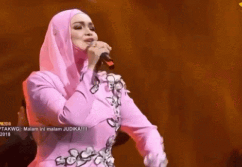 Detail Gambar Siti Nurhaliza Menyanyi Nomer 17