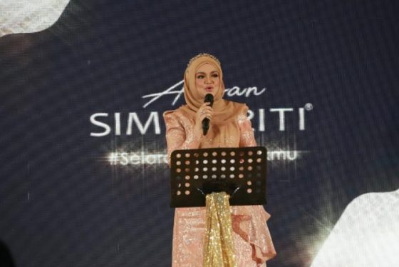 Detail Gambar Siti Nurhaliza Menyanyi Nomer 28