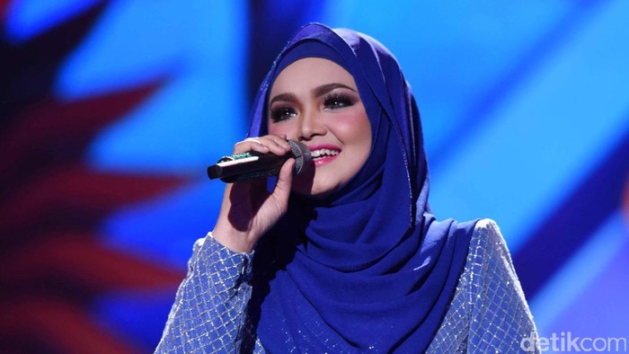 Detail Gambar Siti Nurhaliza Menyanyi Nomer 33