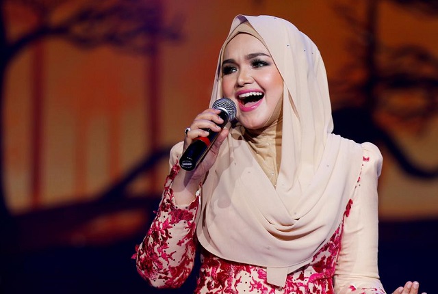 Detail Gambar Siti Nurhaliza Menyanyi Nomer 6