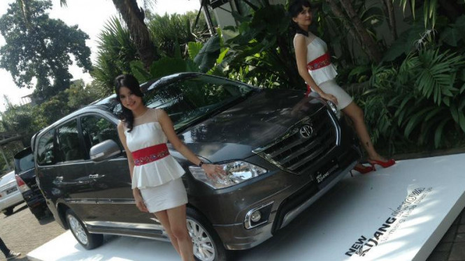 Detail Gambar Sketsa Mobil Innova Nomer 36