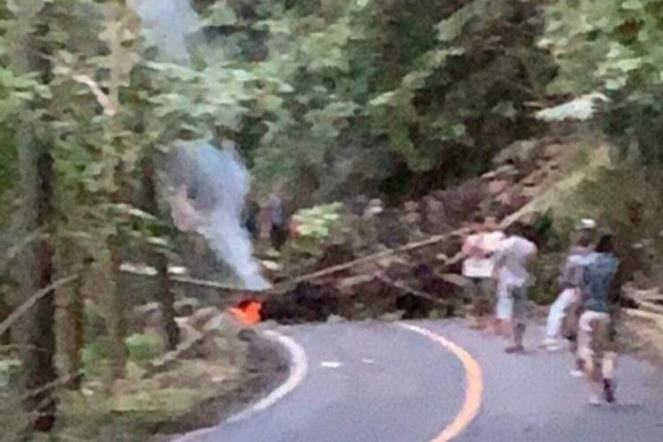 Detail Gambar Sketsa Pria Yang Lagi Merenung Di Pinggir Sungai Nomer 34