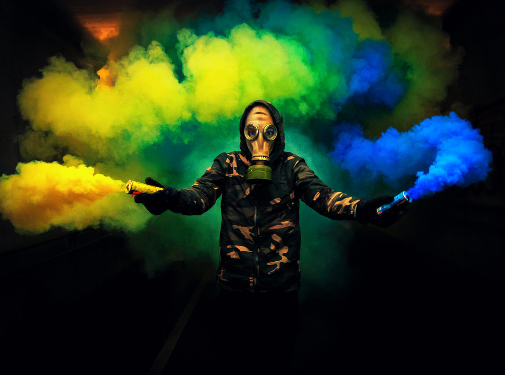 Detail Gambar Smoke Bomb Nomer 24