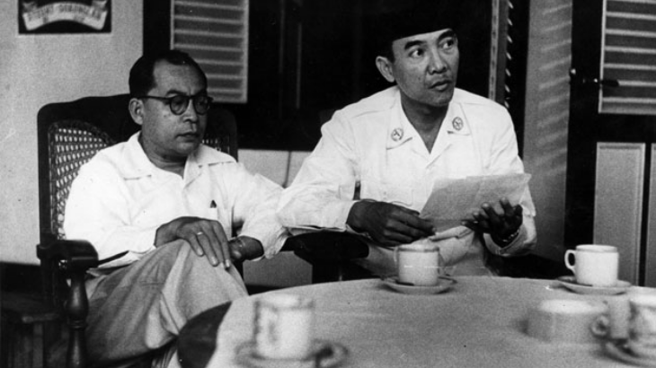 Detail Gambar Soekarno Membaca Teks Proklamasi Nomer 32