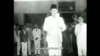 Detail Gambar Soekarno Membaca Teks Proklamasi Nomer 6