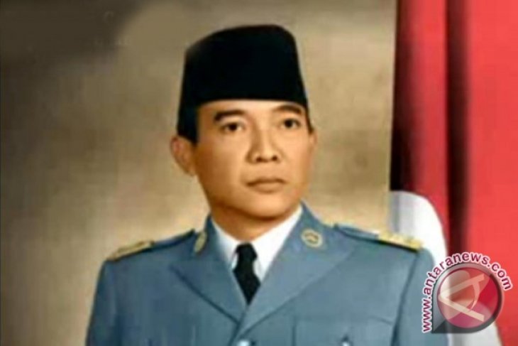 Detail Gambar Soekarno Pidato Berwarna Nomer 16