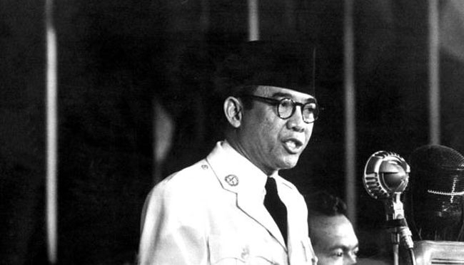 Detail Gambar Soekarno Pidato Berwarna Nomer 29