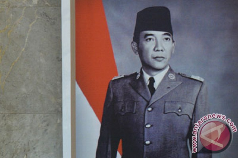 Detail Gambar Soekarno Pidato Berwarna Nomer 50