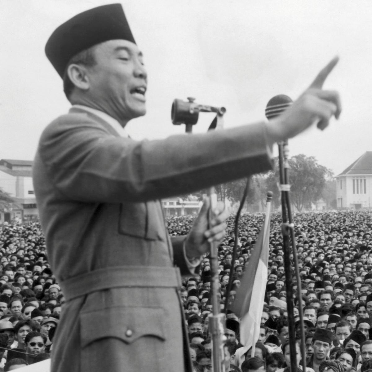 Detail Gambar Soekarno Pidato Berwarna Nomer 9